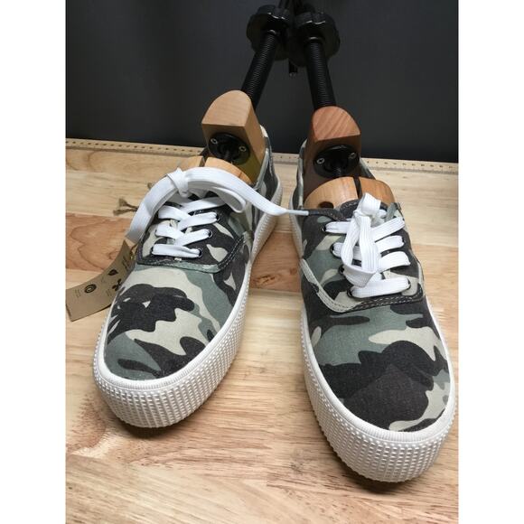 Cool Planet by Steve Madden Stream Camo Sneakers Women's 8.5 Gray Low Top NWT - Picture 1 of 8